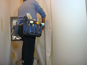 トイレ換気扇クロス工事2