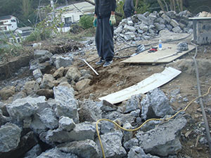 擁壁の斫り工事2